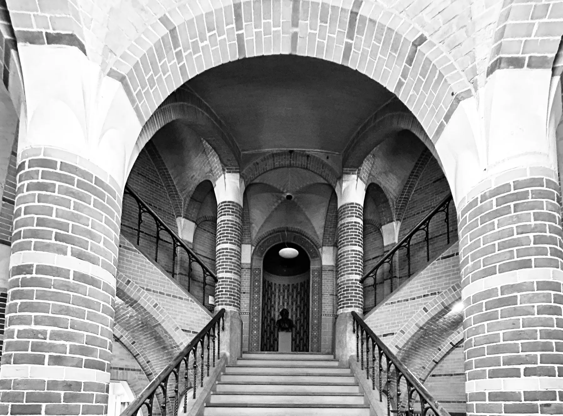 De monumentale trap in de voormalige Teekenschool